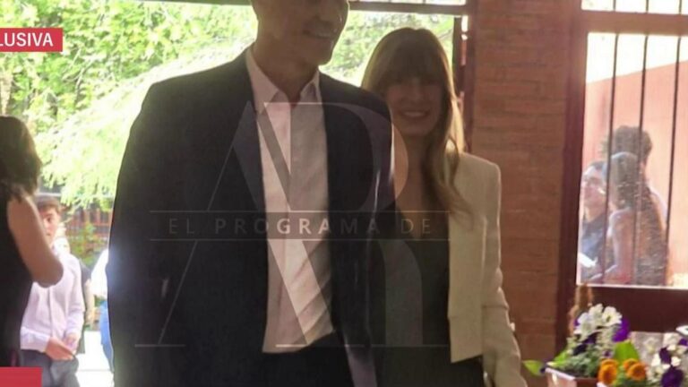 Begoña Gómez réapparaît avec des béquilles