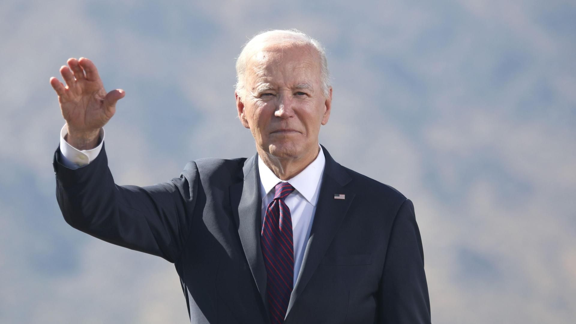 Jose Biden appelle Donald Trump "Garbage" imitant le commentaire similaire d'Hillary Clinton