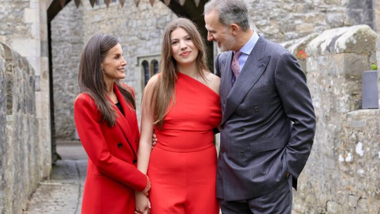Les rois accompagnent l'Infanta Sofia dans leur diplôme