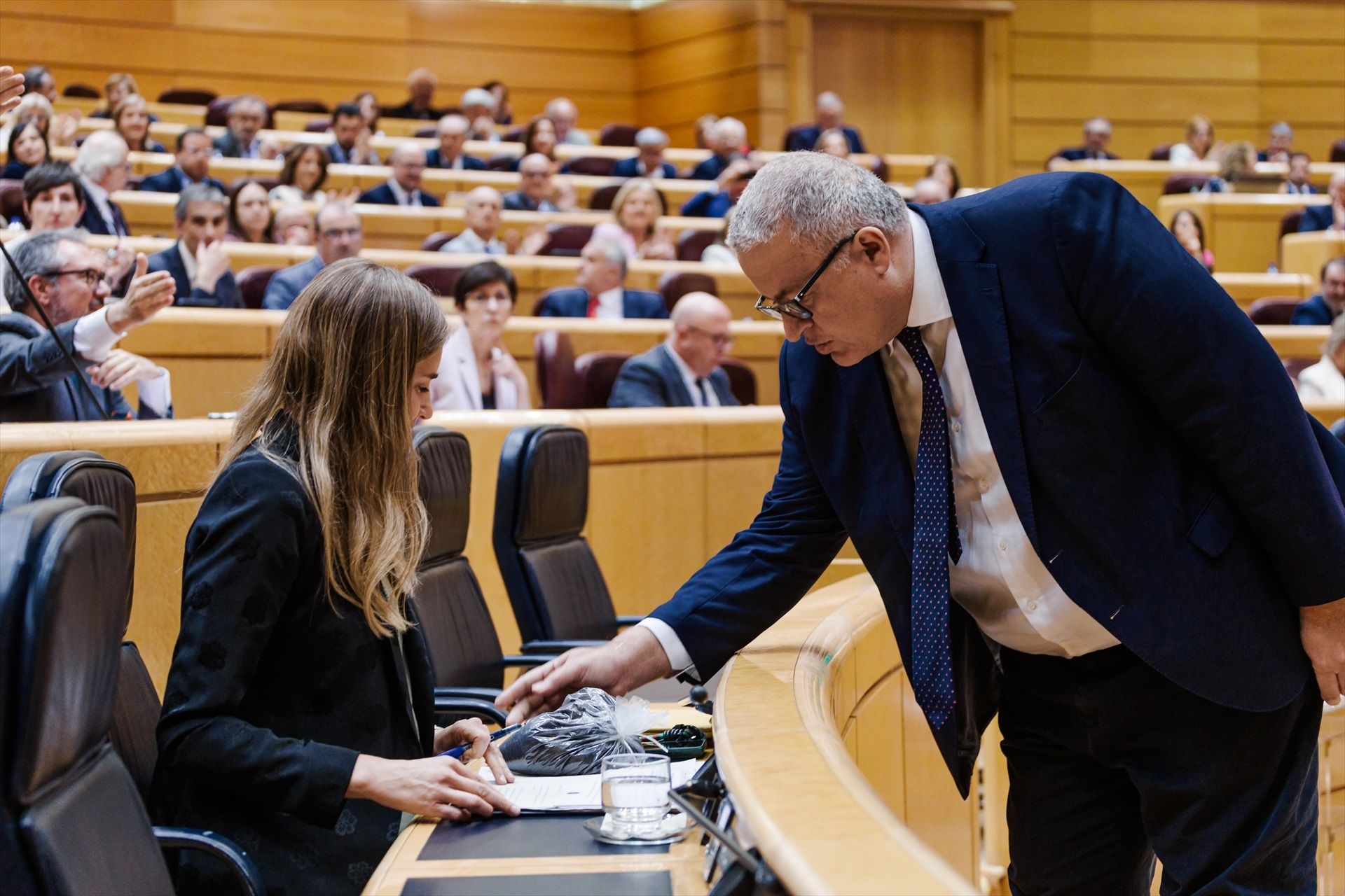 Au moment où ils ont mis le sac sur la table du ministre.