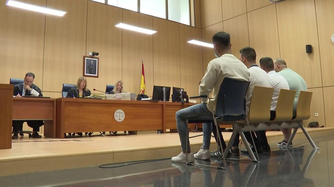Le témoignage de l'enfant violé par au moins 15 personnes: les agresseurs ont fait des changements et échangé