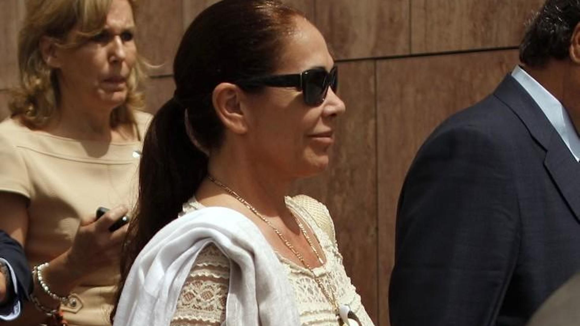 Isabel Pantoja sorprende abandonando España: la tonadillera se muda a más de 9.000 km de distancia