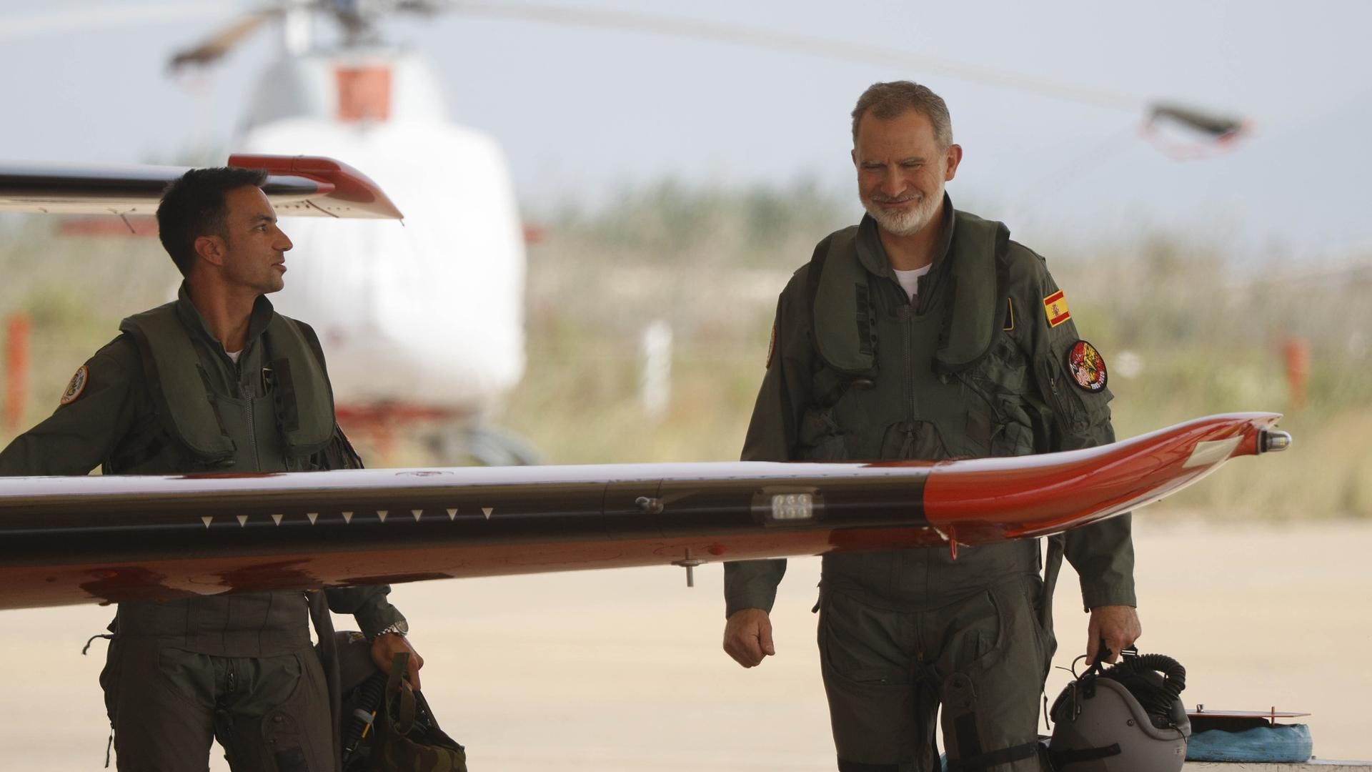 Le roi Felipe VI monte dans un avion, à la General Academy of Air and Space (AGA), le 14 juin 2025, à San Javier, région de Murcia (Espagne)