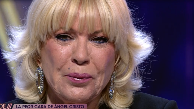 Barbara King s'effondre lorsque vous voyez des images d'Angel Christ Jr à l'extérieur
