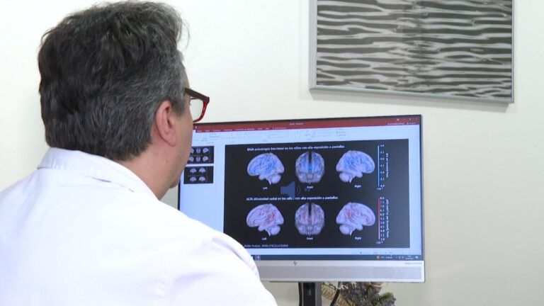 Modifie ainsi le cerveau d'un enfant de 3 ans avec des écrans en excès