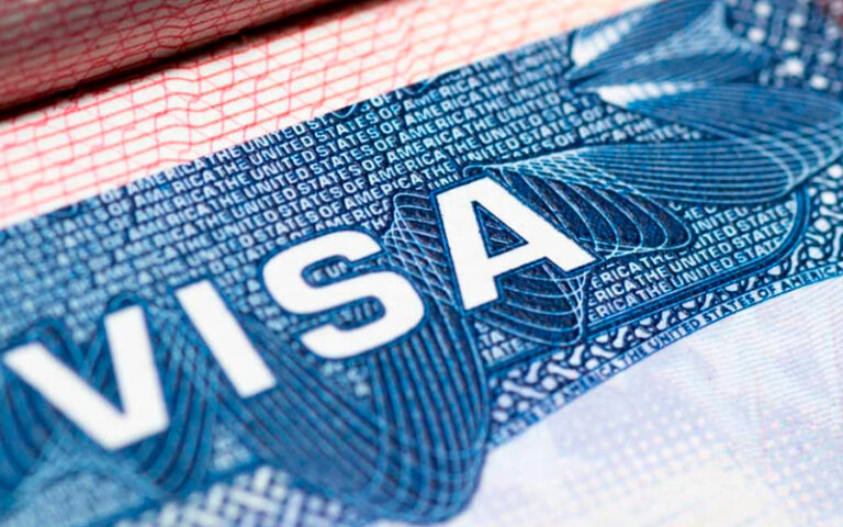 Uu. Mettre en œuvre une nouvelle exigence pour le tourisme et les visas commerciaux