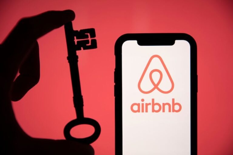 Brian Chesky dans sa mission de transformer Airbnb en une plate-forme «tout»