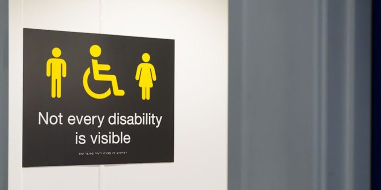 Assistance nécessaire : comment les compagnies aériennes peuvent améliorer l'expérience des voyageurs vulnérables