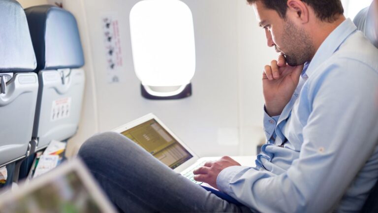United Airlines entre dans l'histoire avec le premier vol principal propulsé par Starlink