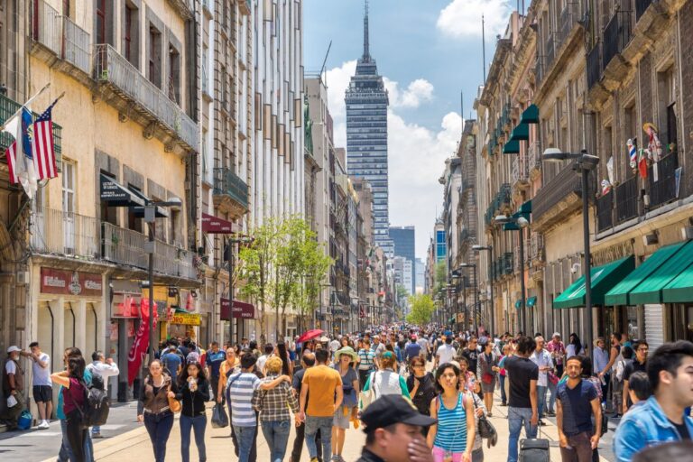 L&rsquo;ambassade américaine lance un avertissement aux Américains concernant les manifestations massives à Mexico