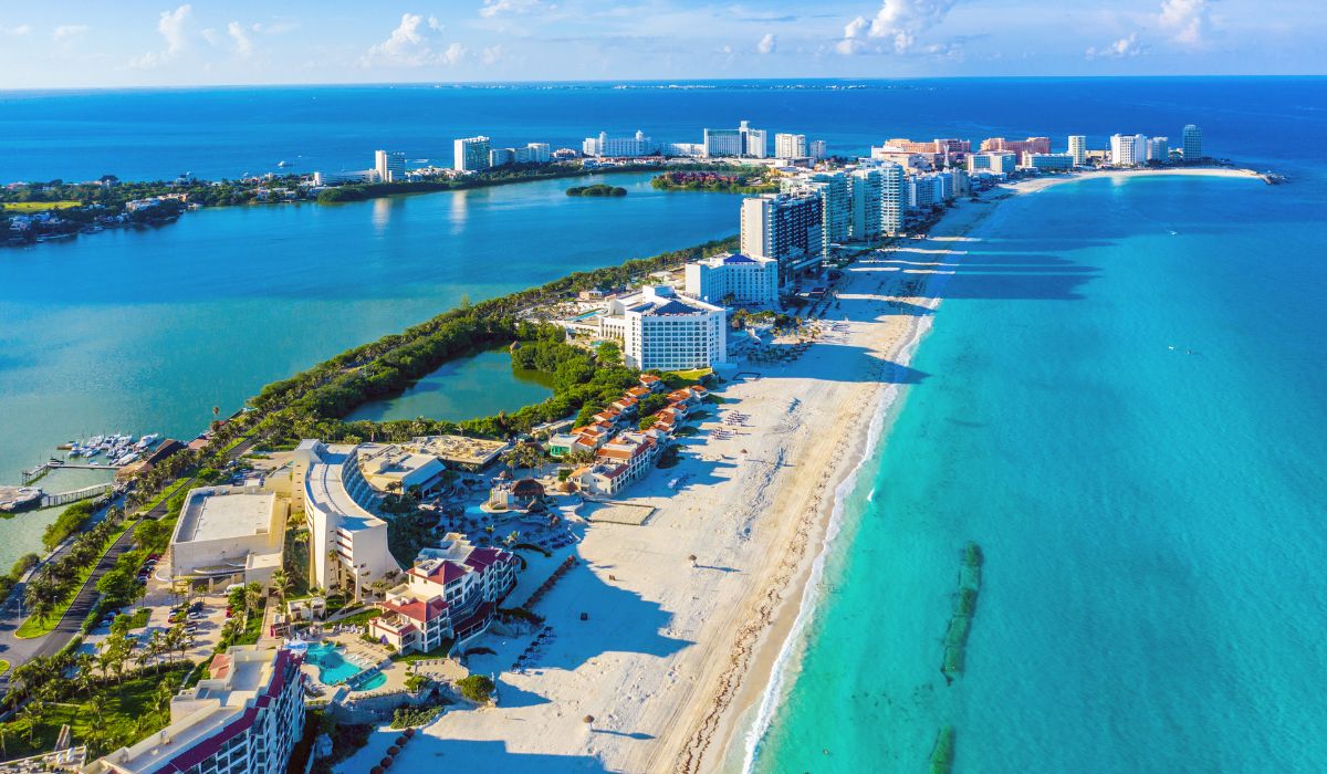 La saison des ouragans et des sargasses à Cancún se termine officiellement avec le début de la période de haut tourisme