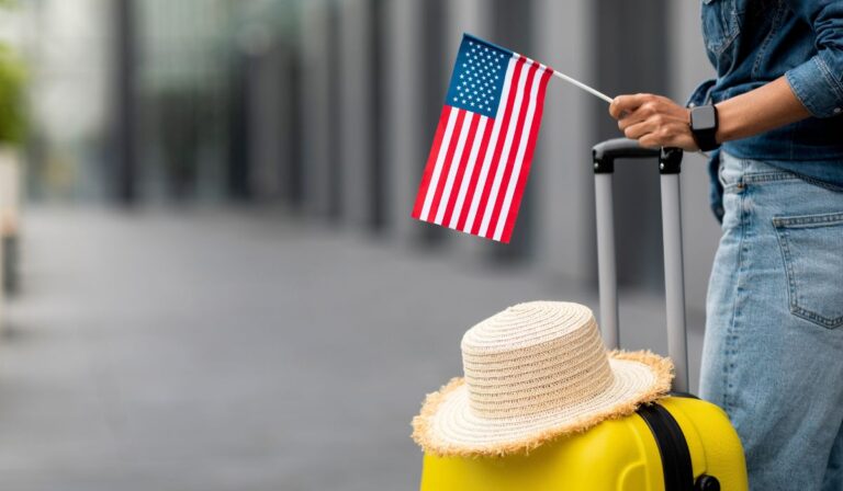 Les nouveaux contrôles sur les réseaux sociaux américains pourraient-ils coûter des milliards à l’industrie touristique ? Voici les mathématiques
