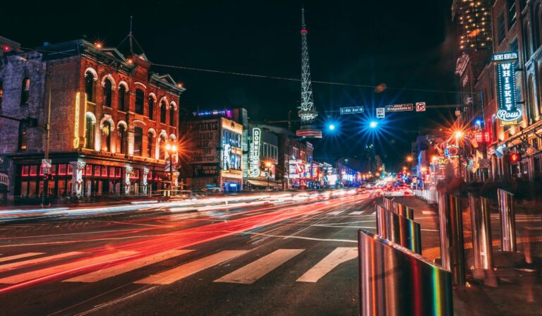 Pourquoi les voyageurs européens affluent vers les petites villes américaines