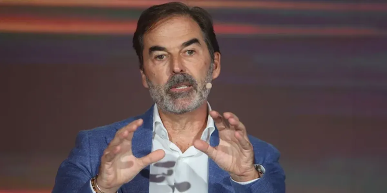Mangelaars est nommé PDG de Travelport alors que Webb démissionne