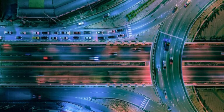 La startup autonome Waabi lève 1 milliard de dollars et s&rsquo;associe à Uber pour se développer dans le robotaxis