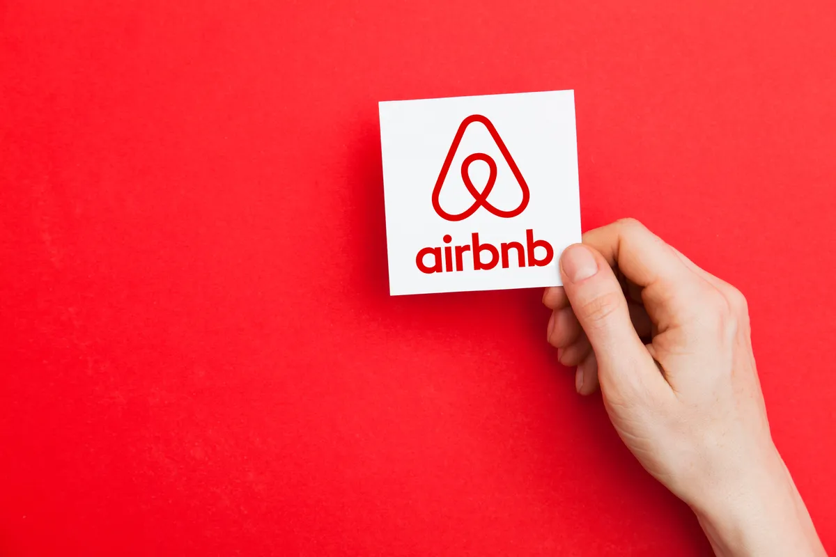 Airbnb confirme ses projets d'expansion hôtelière dans un contexte de dynamique initiale « forte »