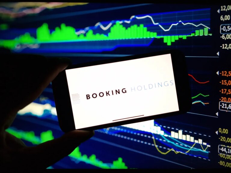 Un investisseur conteste le bilan et la stratégie de rachat de Booking Holdings