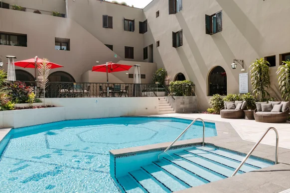 Costa-del-Sol-Trujillo-Centro-Pool-1
