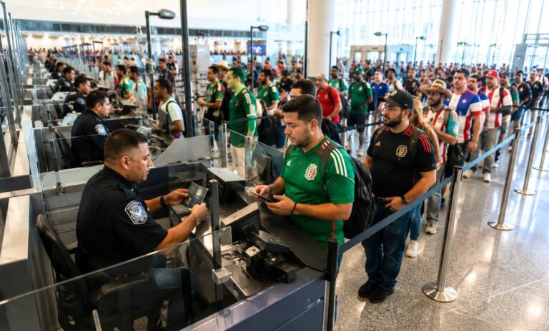 Des millions de supporters de la Coupe du monde franchissent les obstacles à la frontière américaine alors que le CBP rapporte un record d&rsquo;approbations ESTA