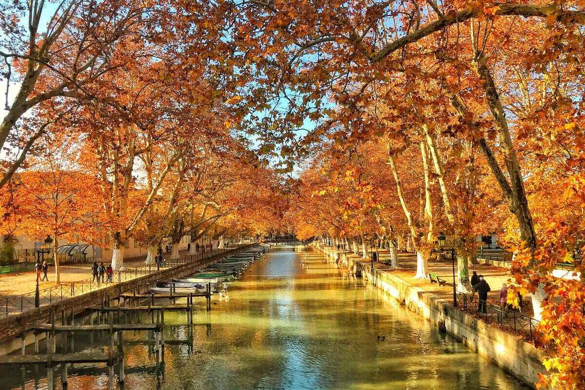 Couleurs d'automne à Annecy, France