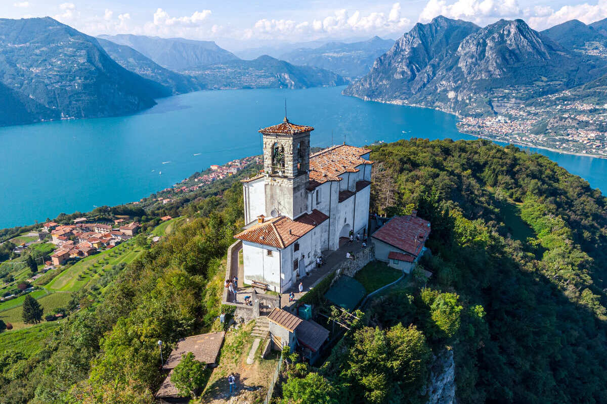 Santuario della Madonna della Ceriola sur Monte Isola, lac d'Iseo, Italie