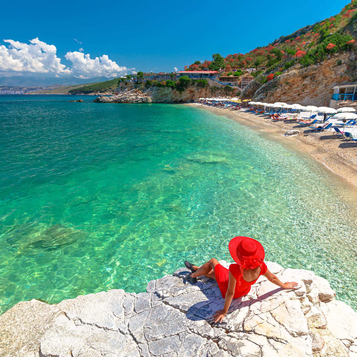 Touriste à la plage près de Vlore en Albanie