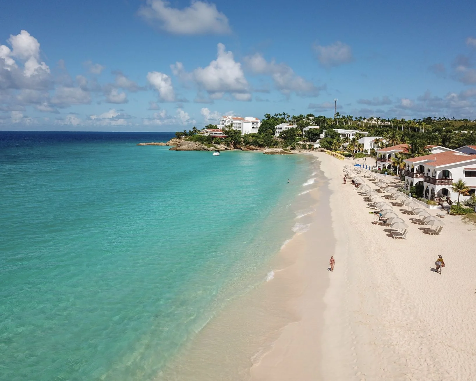 Anguilla, paysage de plage des Caraïbes, d'en haut, drone