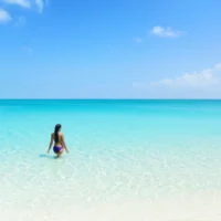Les Américains peuvent désormais voler sans escale vers 5 des îles des Caraïbes les plus sûres et inconnues, avec des plages vides, des récifs immaculés et zéro foule