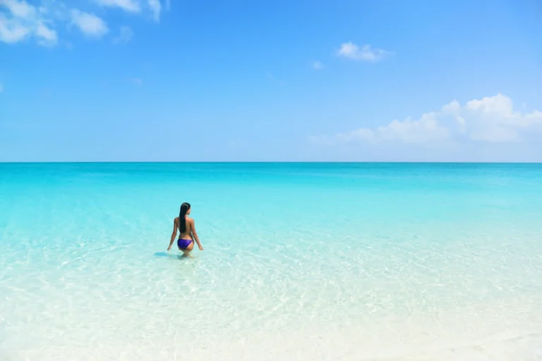 Les Américains peuvent désormais voler sans escale vers 5 des îles des Caraïbes les plus sûres et inconnues, avec des plages vides, des récifs immaculés et zéro foule