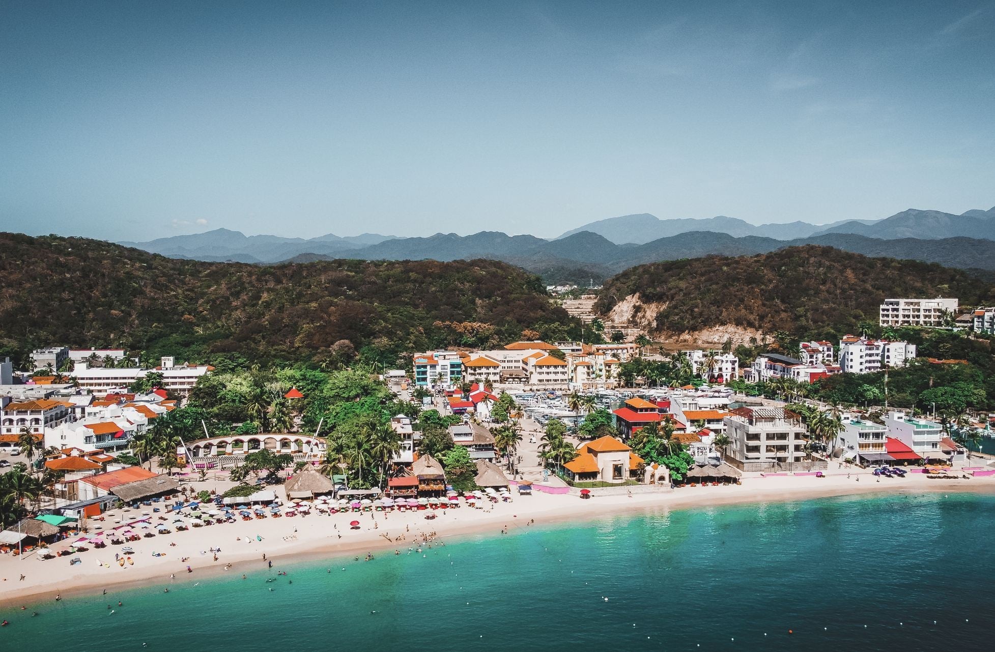 Plage de Huatulco et touristes avec hôtels de charme