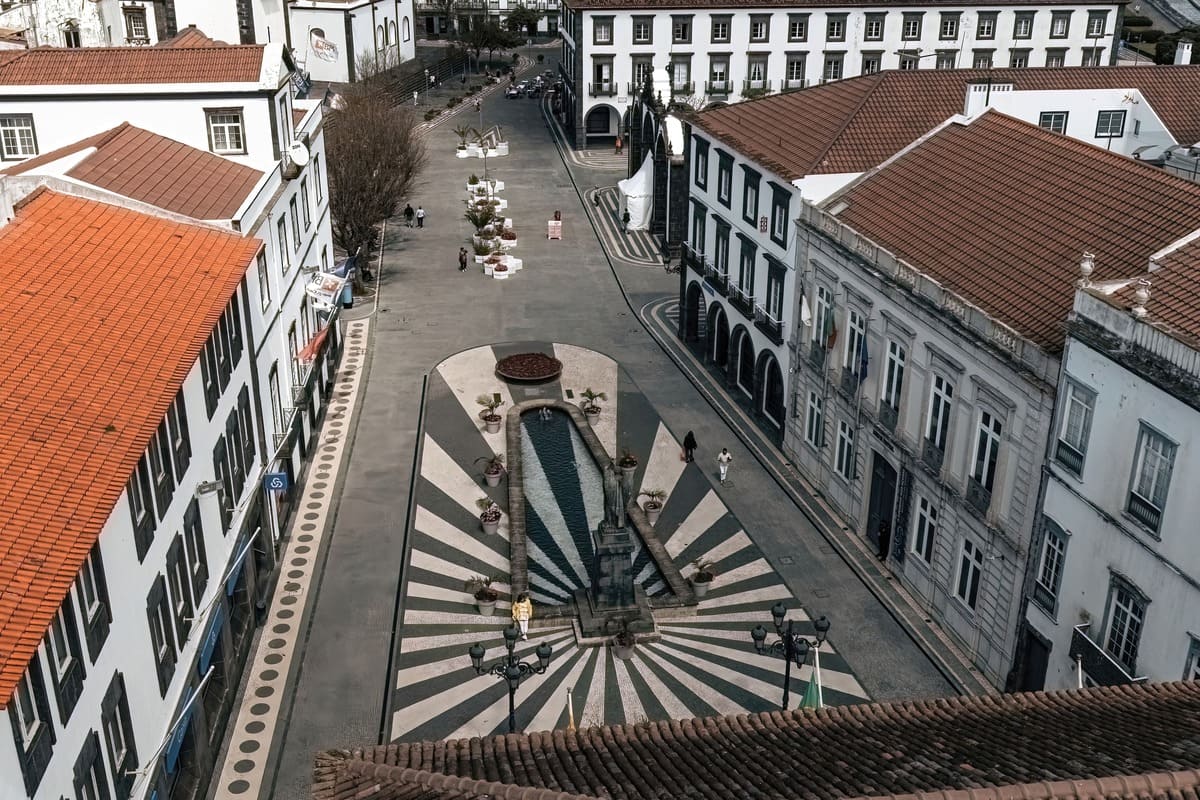 Place de la Vieille Ville à Ponta Delgada, Açores, Portugal
