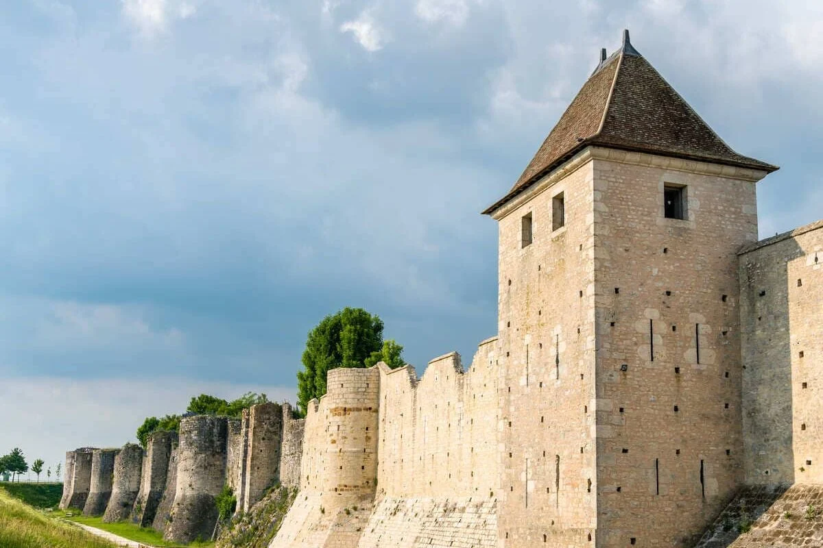 Murs médiévaux de Provins, France