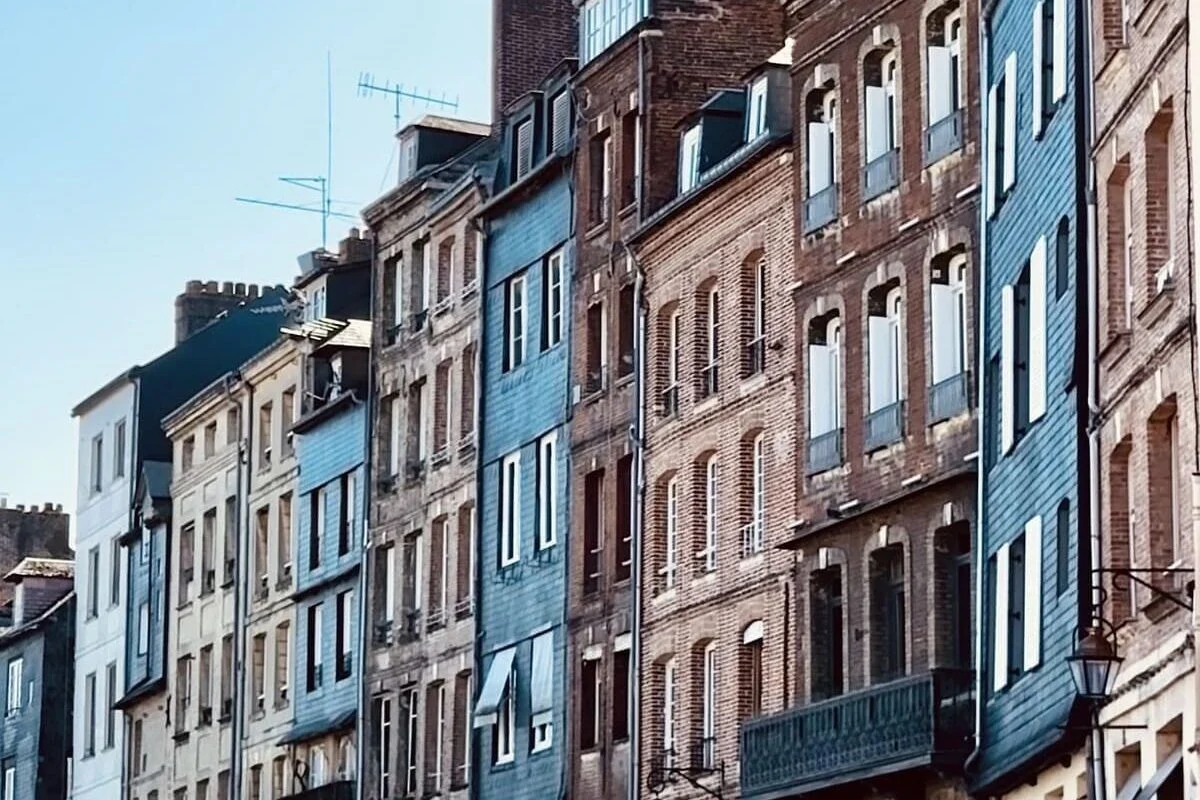 Bâtiments médiévaux traditionnels à Honfleur, Normandie