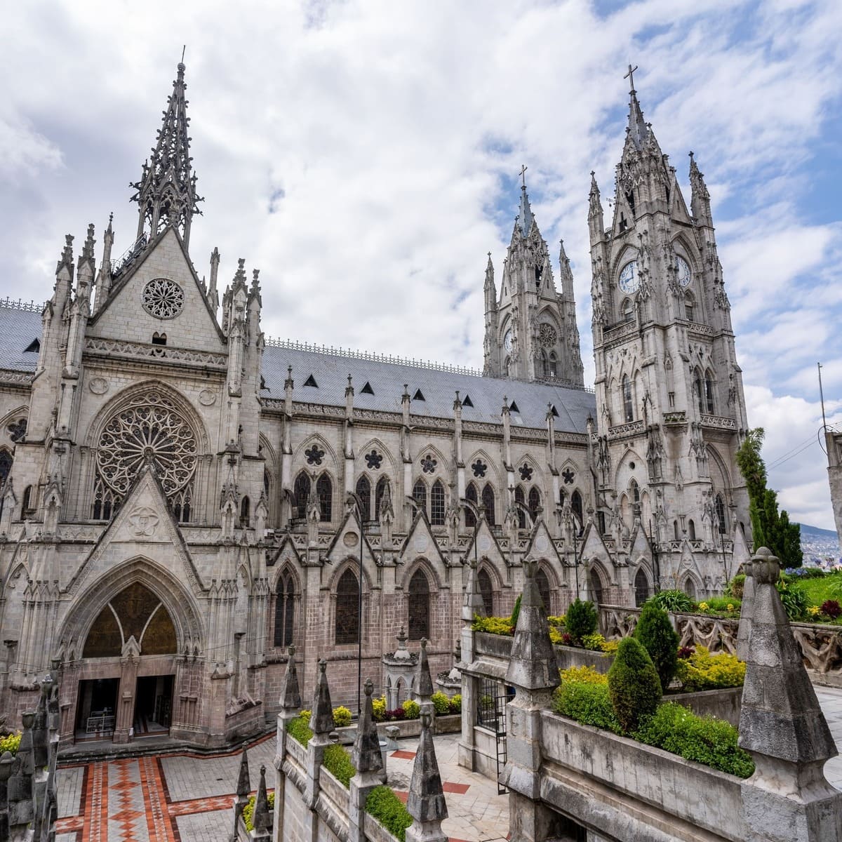 Cathédrale néogothique de Quito, Équateur