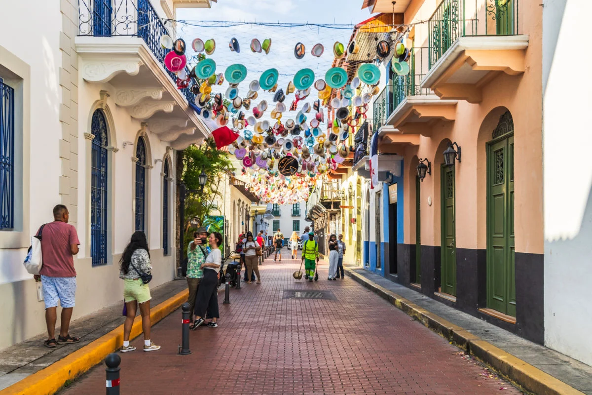 Rue du chapeau célèbre de Panama
