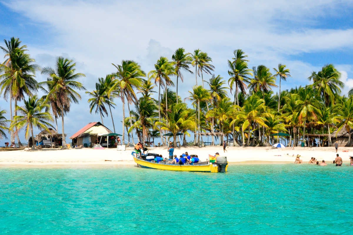 Touristes arrivant à San Blas, Panama