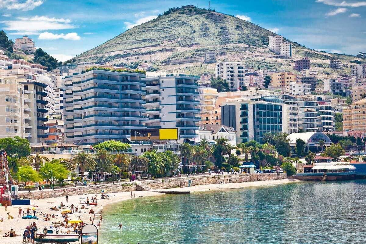 Magnifique front de mer de Saranda en Albanie