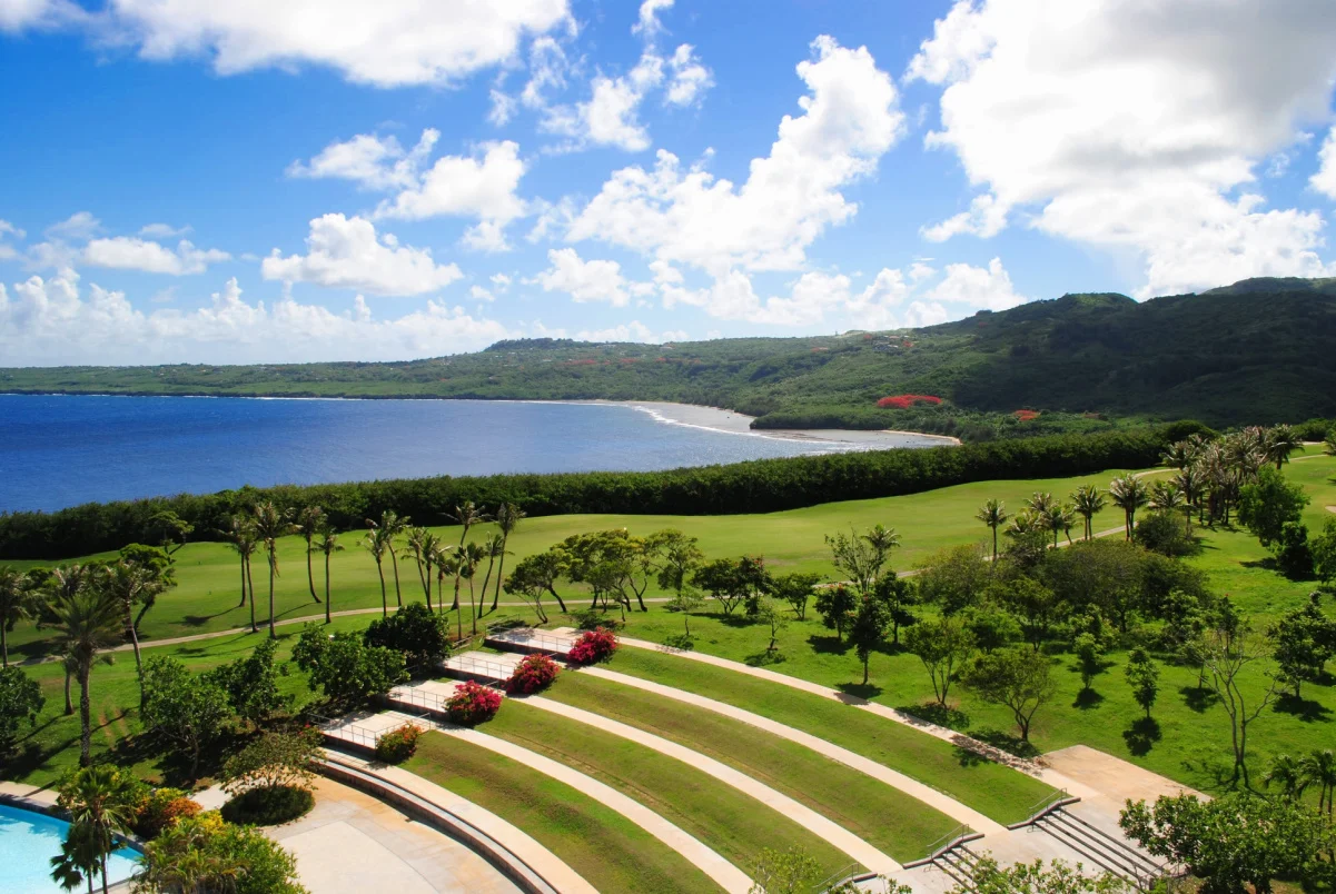 Vue côtière du Lao Lao Bay Golf & Resort à Kagman, Saipan.