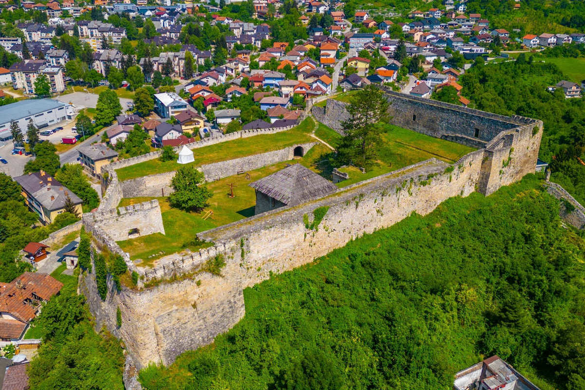 Vue aérienne de la forteresse de Jajce, en Bosnie-Herzégovine