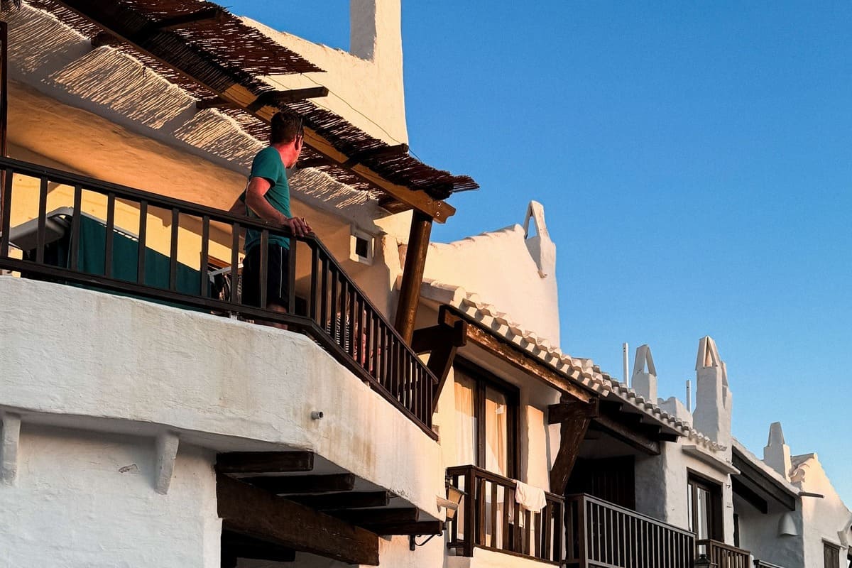 Maisons blanchies à la chaux à Binibeca, Minorque, Espagne