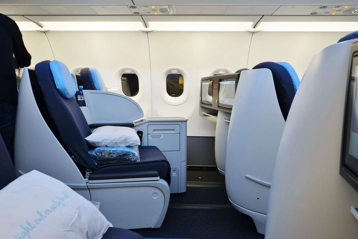 Sièges en classe affaires dans un avion de La Compagnie