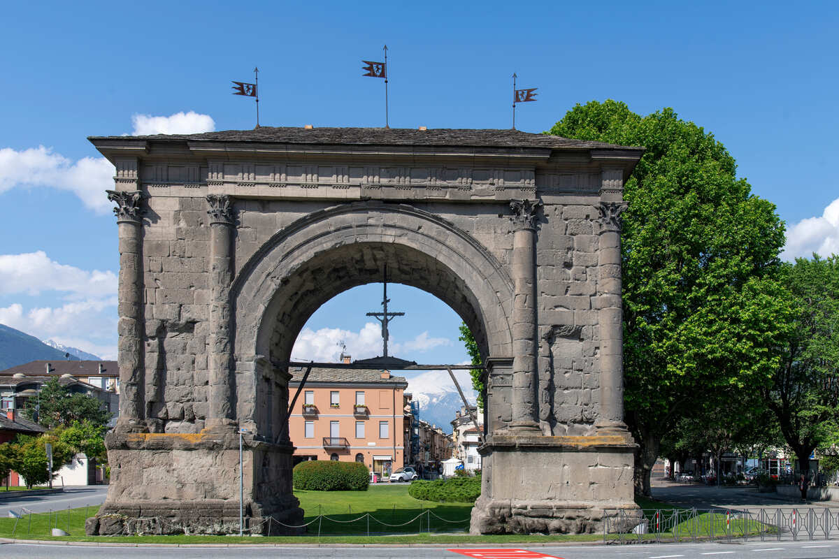Arc romain antique à Aoste, Italie