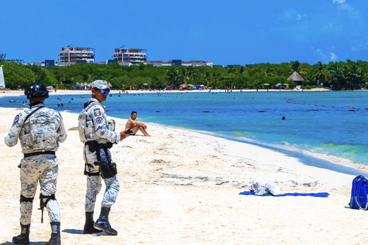 Police sur la plage de Playa Del Carmen