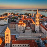 Cette magnifique ville de l&rsquo;Adriatique remplie de ruines antiques est la plaque tournante à la croissance la plus rapide de la Croatie