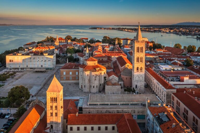 Cette magnifique ville de l&rsquo;Adriatique remplie de ruines antiques est la plaque tournante à la croissance la plus rapide de la Croatie