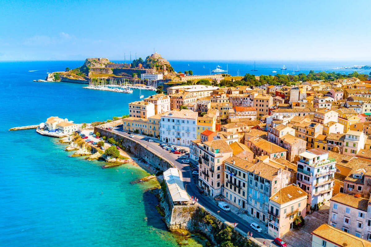 Vue aérienne de la ville de Kerkyra, la capitale de l'île de Corfou, en Grèce, une île sur la mer Ionienne, l'Europe du Sud-Est