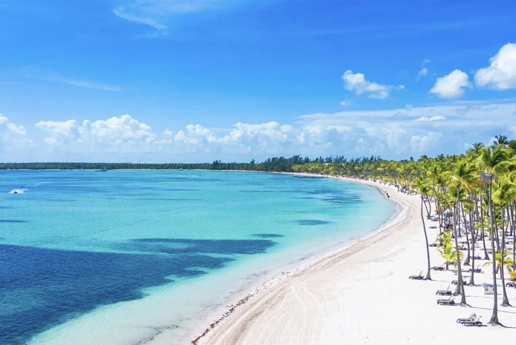Des millions d'Américains abandonnent leurs destinations préférées pour cette île des Caraïbes sans friction