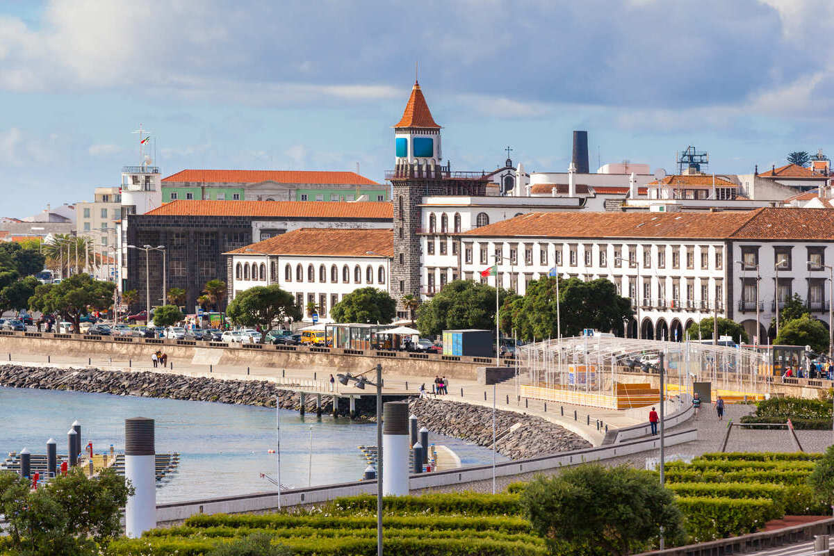 Front de mer à Ponta Delgada, Açores, Portugal