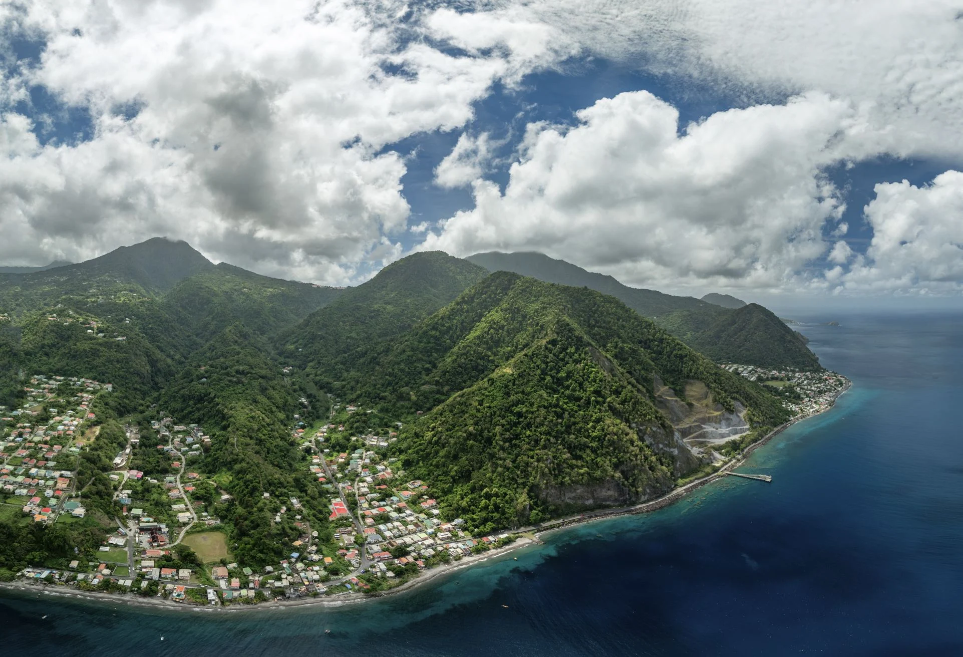 Photo prise par drone de la pointe Michel à la Dominique