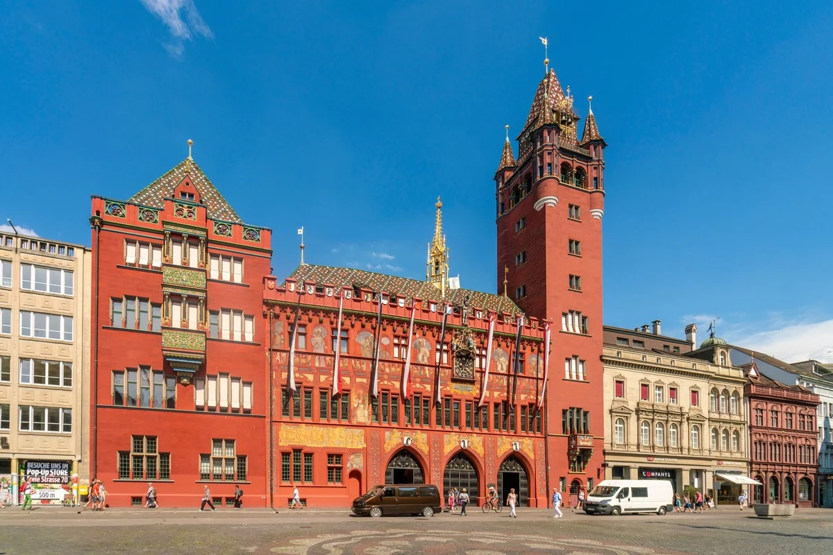 Le célèbre Rathaus Rouge, Hôtel de Ville, à Bâle, Suisse